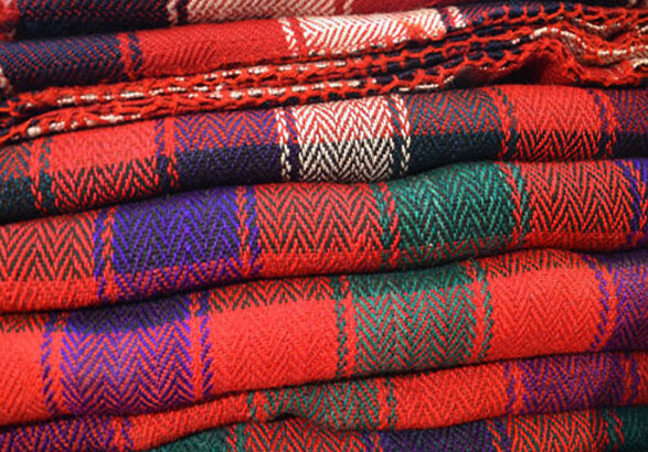 جاجیم‌بافی روستای اشترمل احیا می‌شود